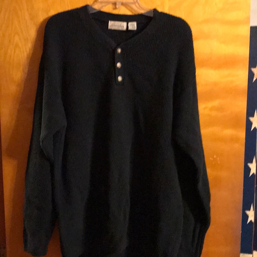 Men’s Sweater (Large)